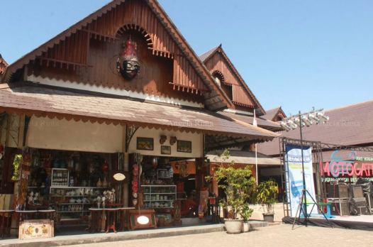 Triwindu Antique Market 